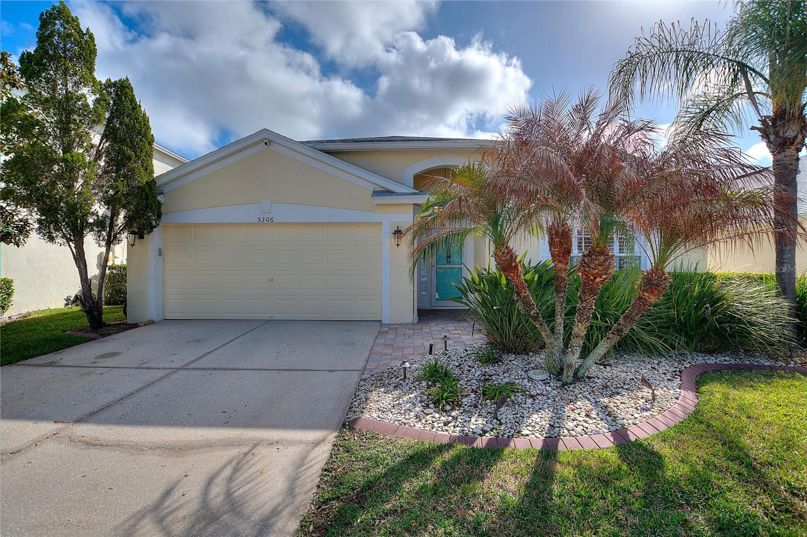 LEXINGTON OAKS - Residential