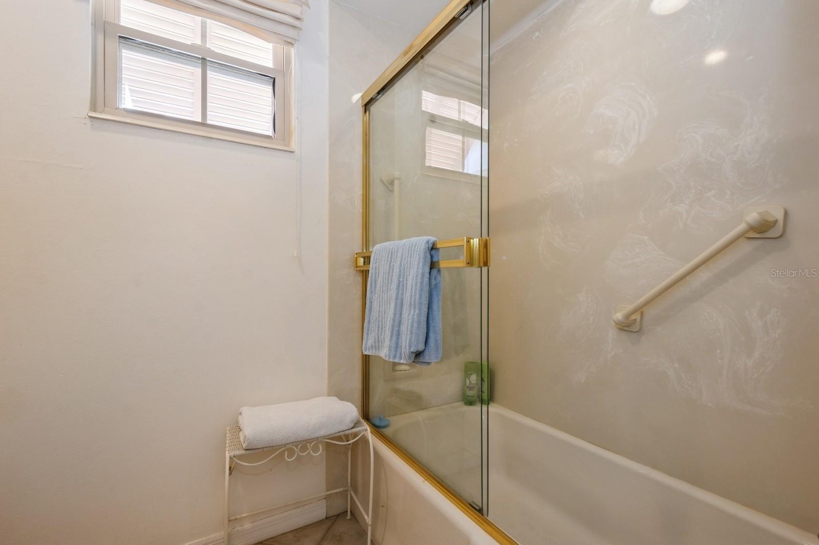 COQUILLE - Residential Lease