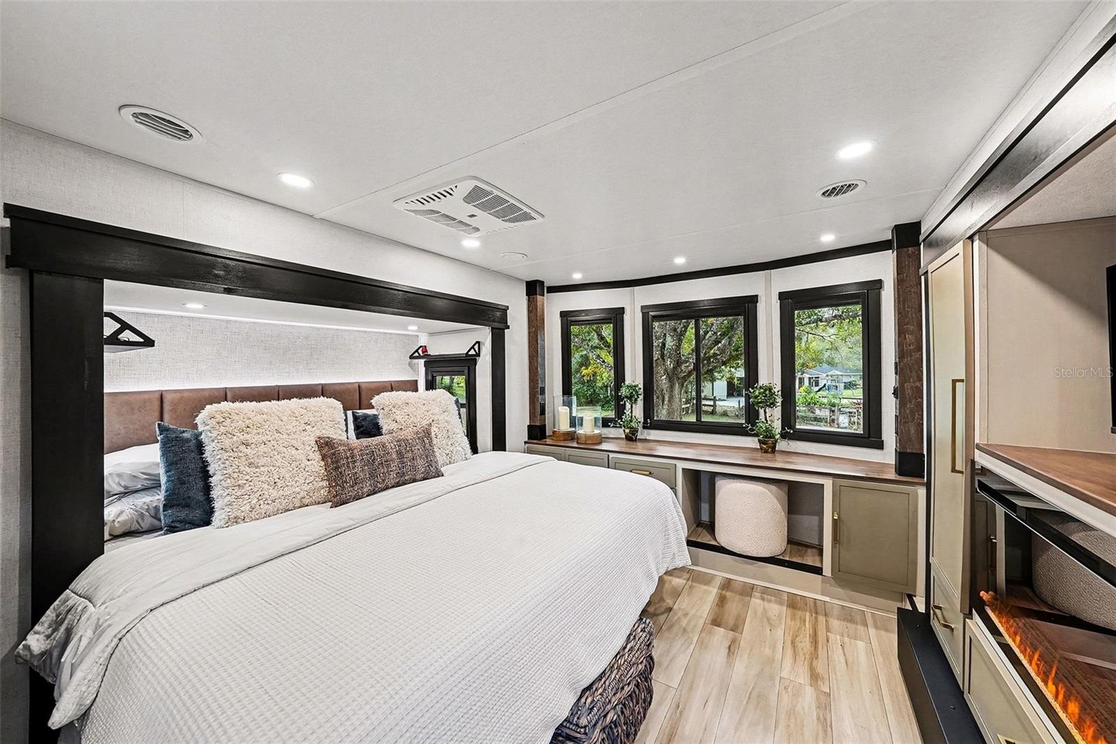 MEADOWBROOK ESTATES - Residential