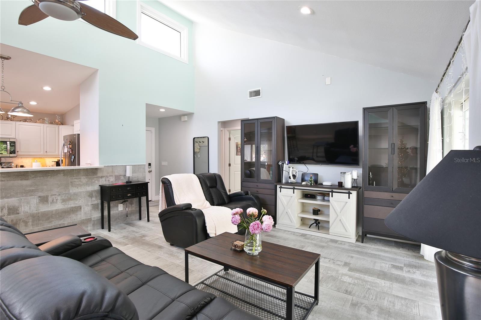 8224 COUNTRY OAKS COURT