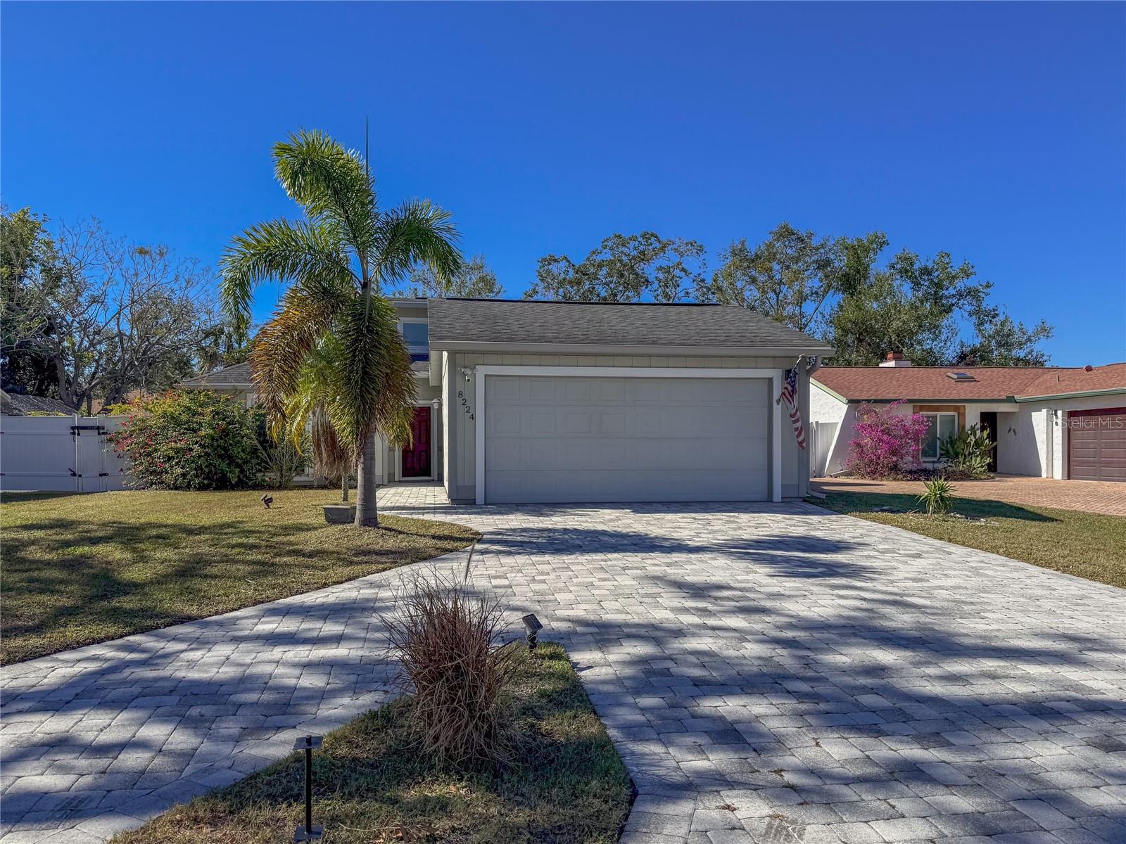 8224 COUNTRY OAKS COURT