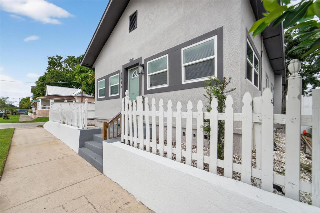 Photo of 2525 W Beach Street, Tampa, FL 33607 (MLS # TB8425996)