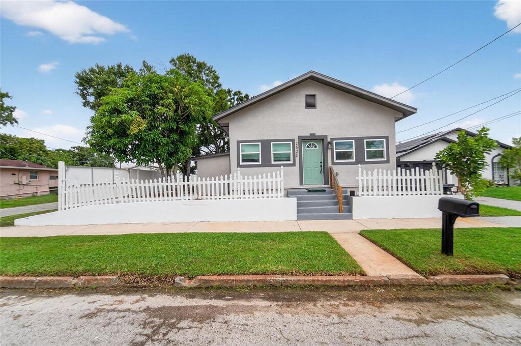 Photo of 2525 W Beach Street, Tampa, FL 33607 (MLS # TB8425996)