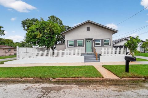 Photo of 2525 W Beach Street, Tampa, FL 33607 (MLS # TB8425996)