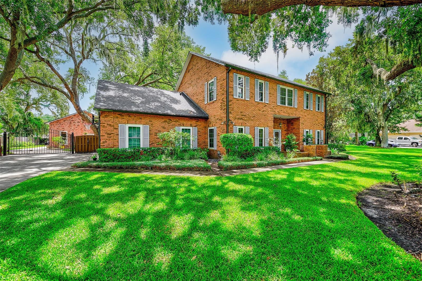807 CENTERBROOK DRIVE