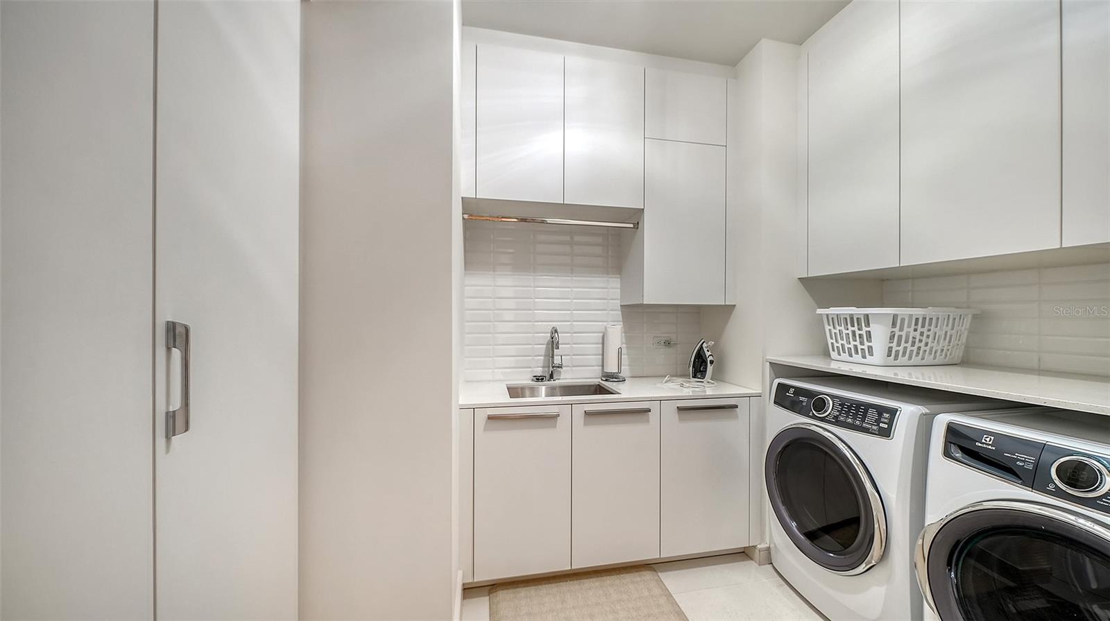 CONDOMINIUM RESIDENCES AT LONGBOAT KEY - Residential