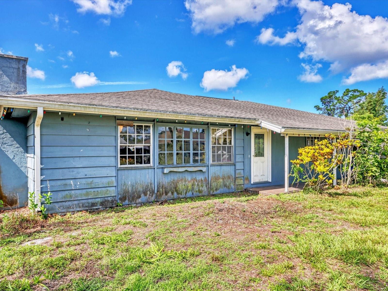 **INVESTOR ALERT! Dual-Dwelling Fixer Upper Just 5 Miles from Siesta Key Beach** Unlock the potential of this RARE FIND featuring TWO separate homes on one property—perfect for savvy investors, multi-generational living, or house-hackers! The main house offers a spacious 3-bedroom, 2-bathroom layout @ 2,000 sq. ft. of living space, ready for a full renovation to bring it back to life. The guest house is a charming 675 sq. ft., 1-bedroom, 1-bathroom unit with its own entrance—ideal for rental income, an in-law suite, or a private home office. Whether you're looking to live in one and rent the other, flip for profit, or create a short-term rental haven near the coast, this property is bursting with potential.
**Just 5 miles from world-famous Siesta Key Beach**, this location is a major draw for tourists and long-term tenants alike.
**Endless possibilities—don’t miss out!**