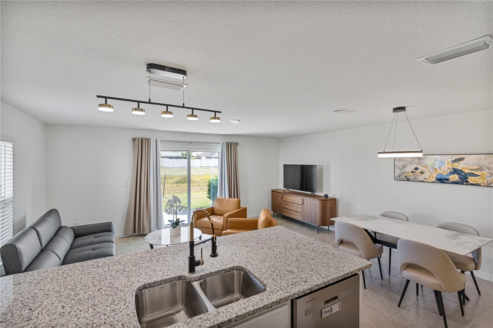 HARMONY WEST - Residential