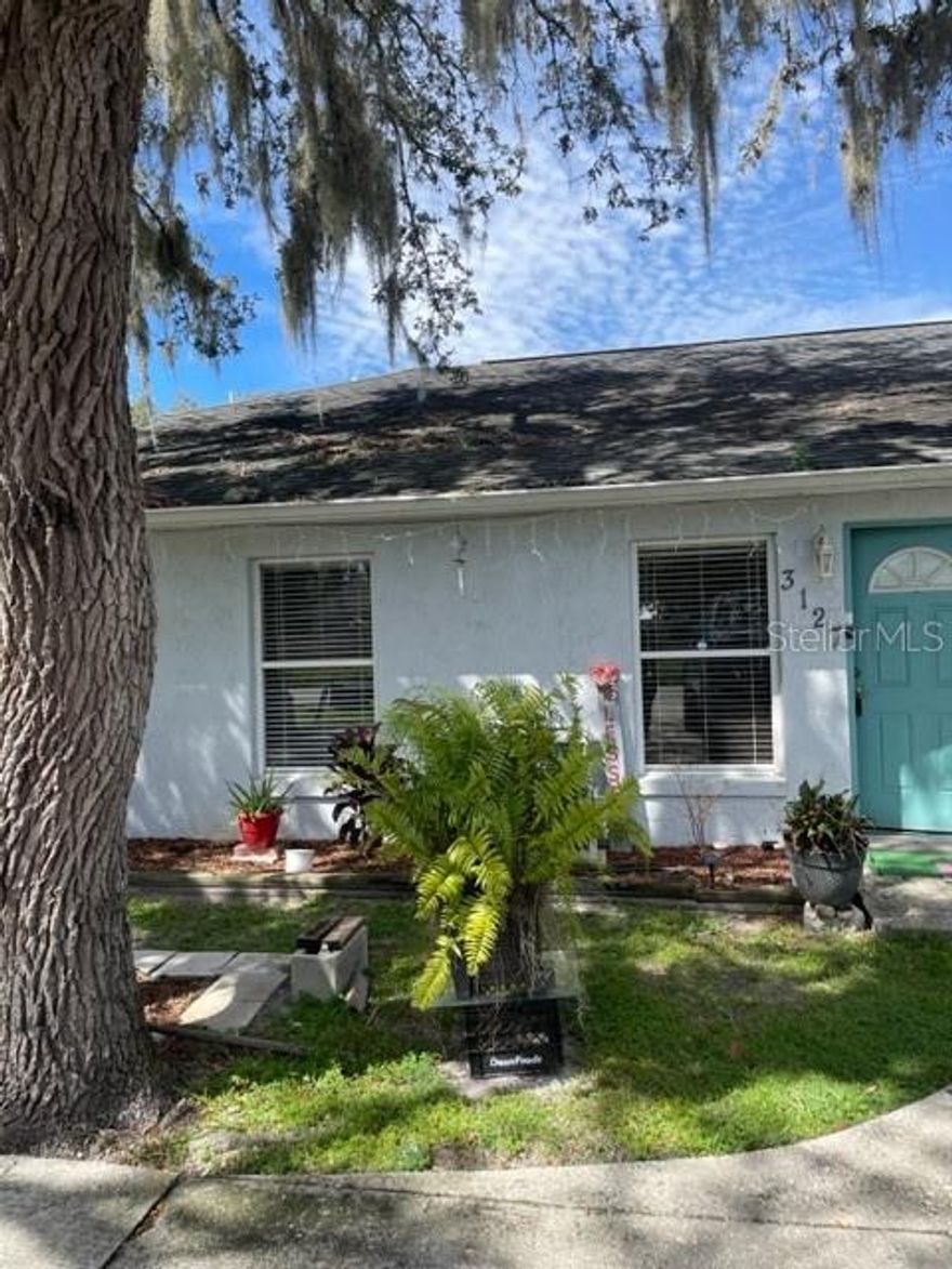 GREAT LOCATION!!! - MINUTES TO WINTER HAVEN, BARTOW, LAKELAND OR AUBURNDALE!!  Plus just minutes away from the Polk Parkway,  HWY 92, Hwy 98, Hwy60 and more..... This cute 2 bedroom, 2 bath home has tile throughout, fresh interior paint, brand new AC unit and a screened porch. CALL TODAY FOR YOUR PERSONAL TOUR!
