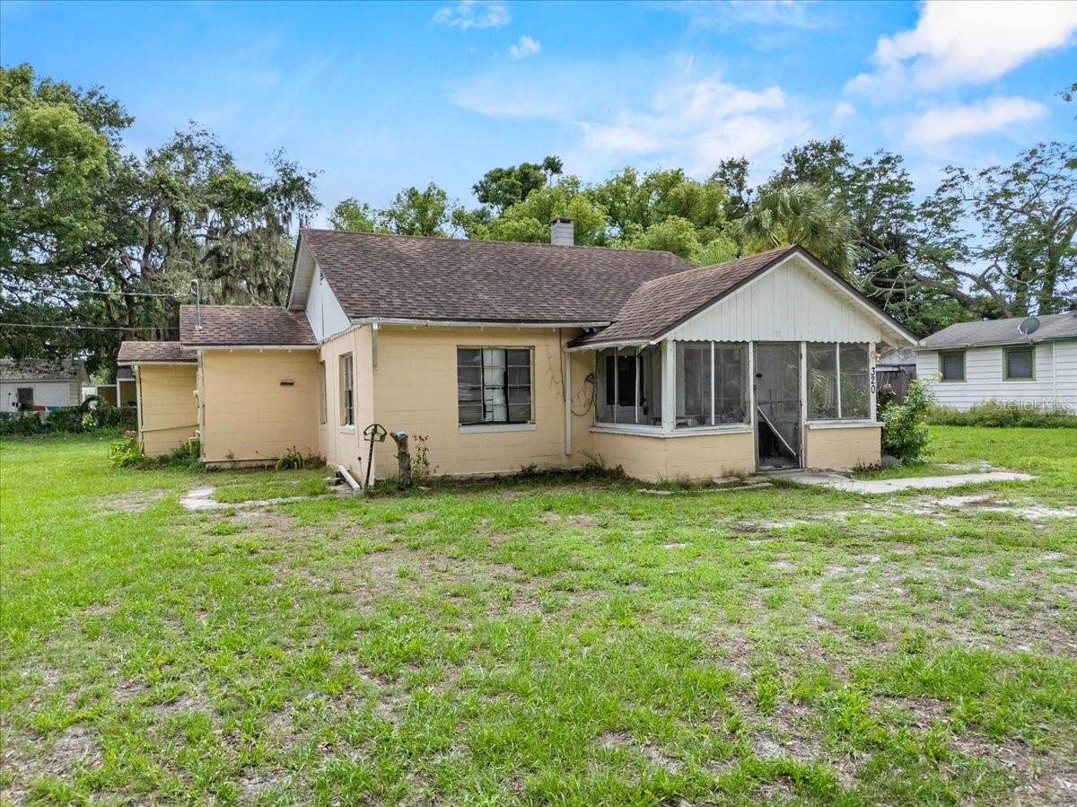 320 W CARVER STREET