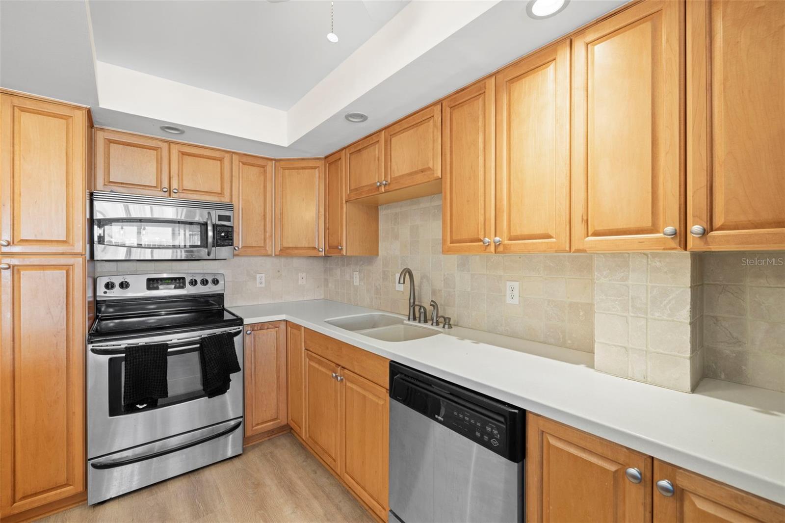 COURAGEOUS THE CONDO - Residential Lease