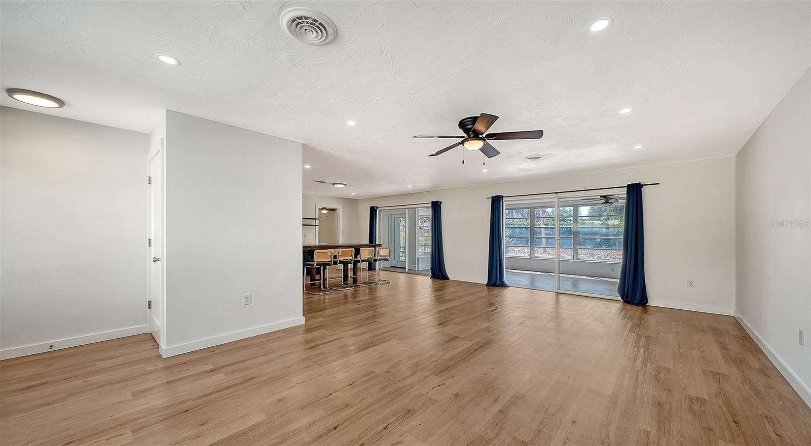 SORRENTO SHORES - Residential