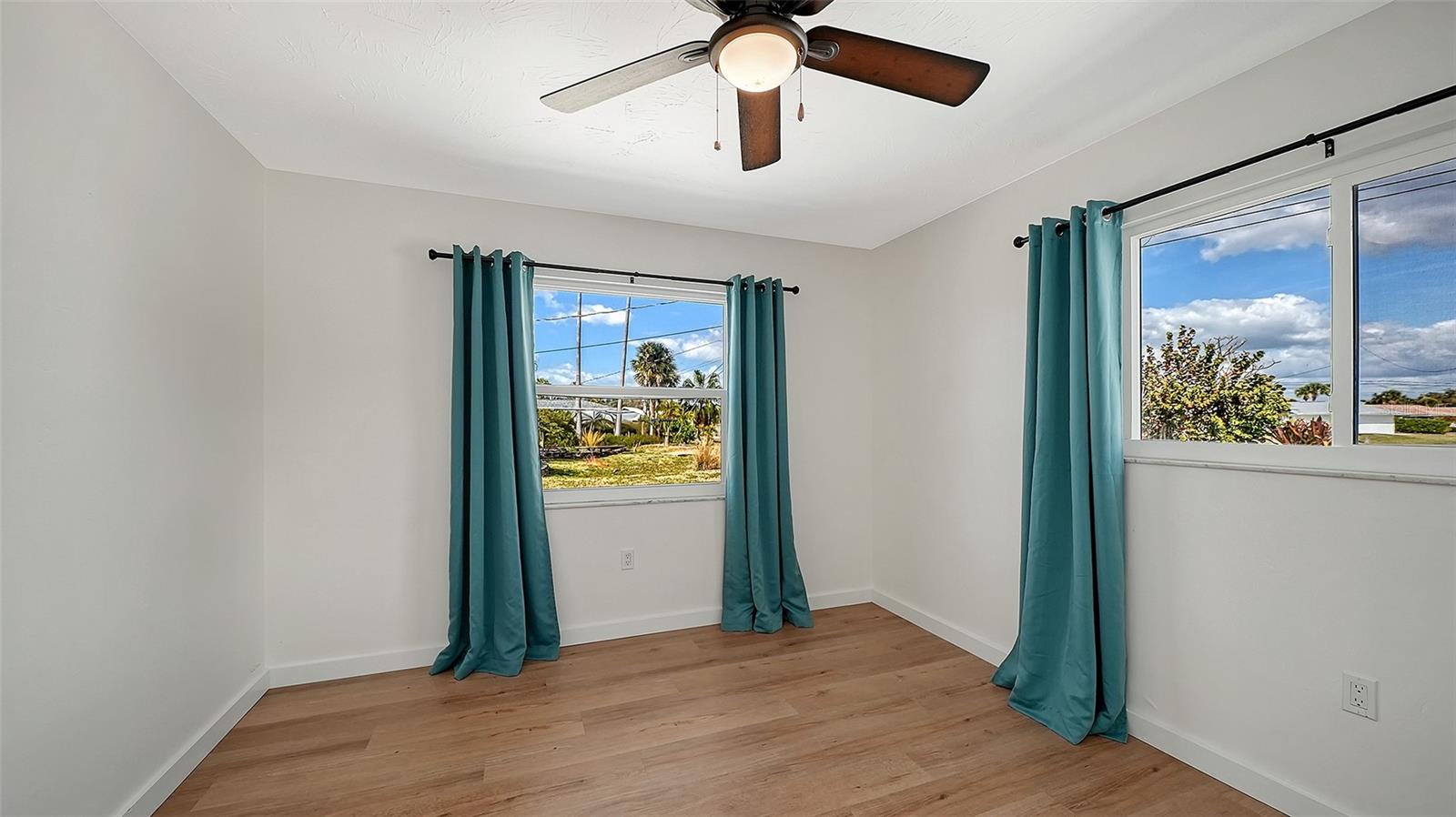 SORRENTO SHORES - Residential