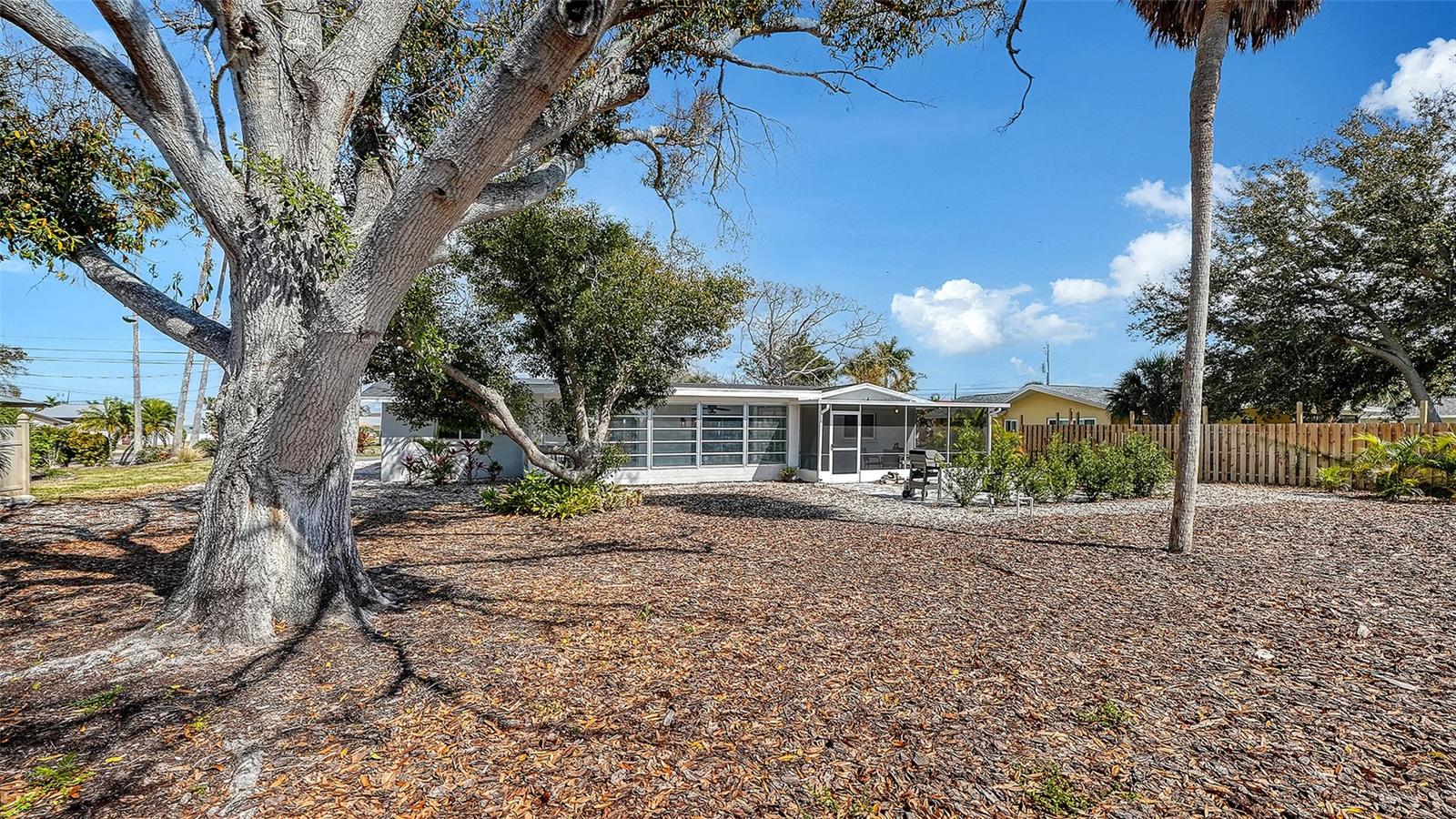 SORRENTO SHORES - Residential