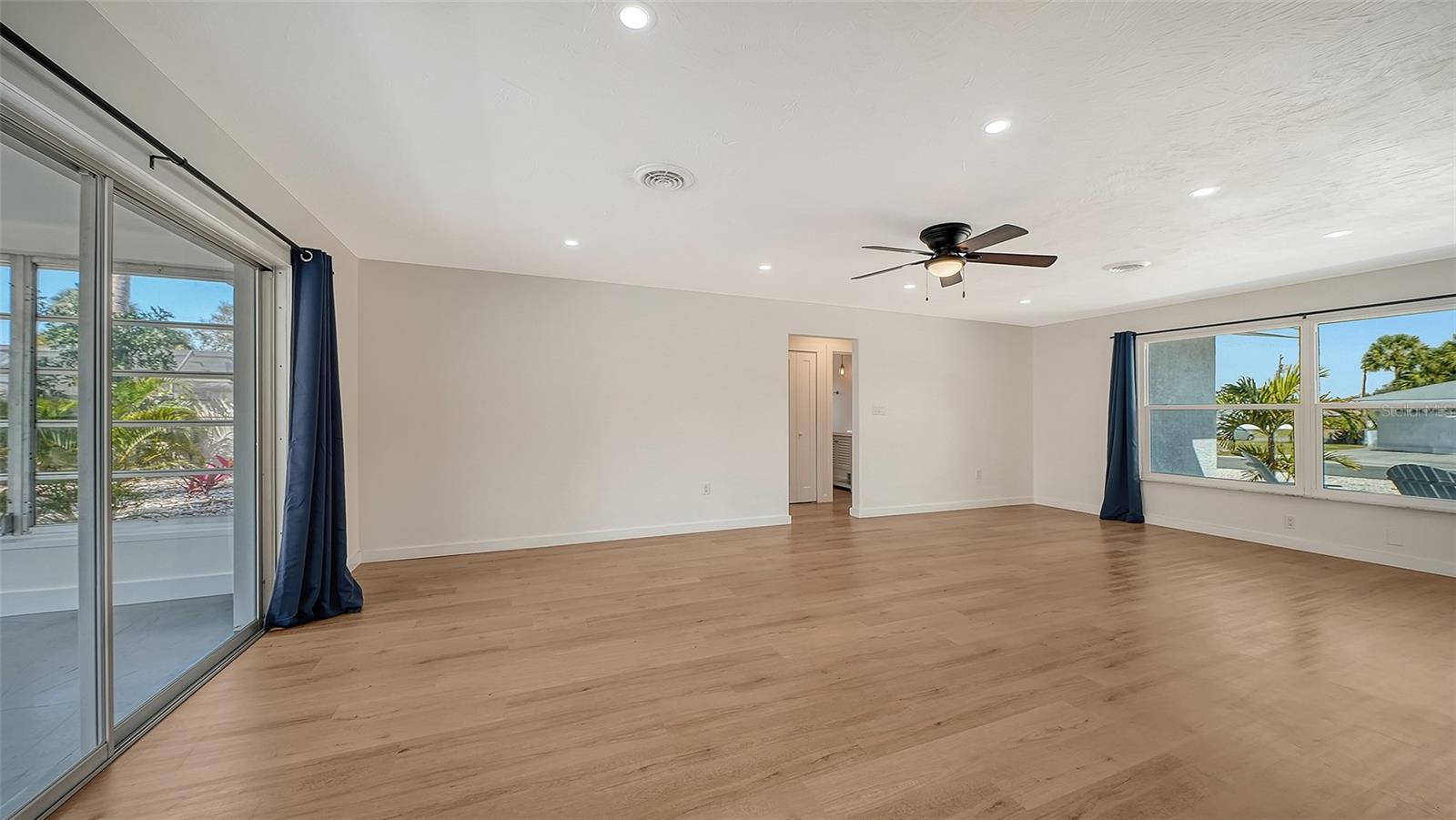 SORRENTO SHORES - Residential