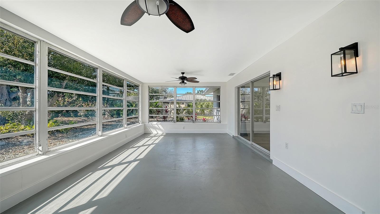 SORRENTO SHORES - Residential