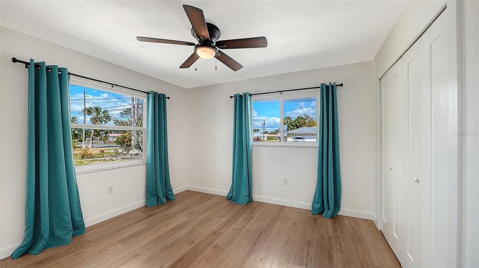 SORRENTO SHORES - Residential