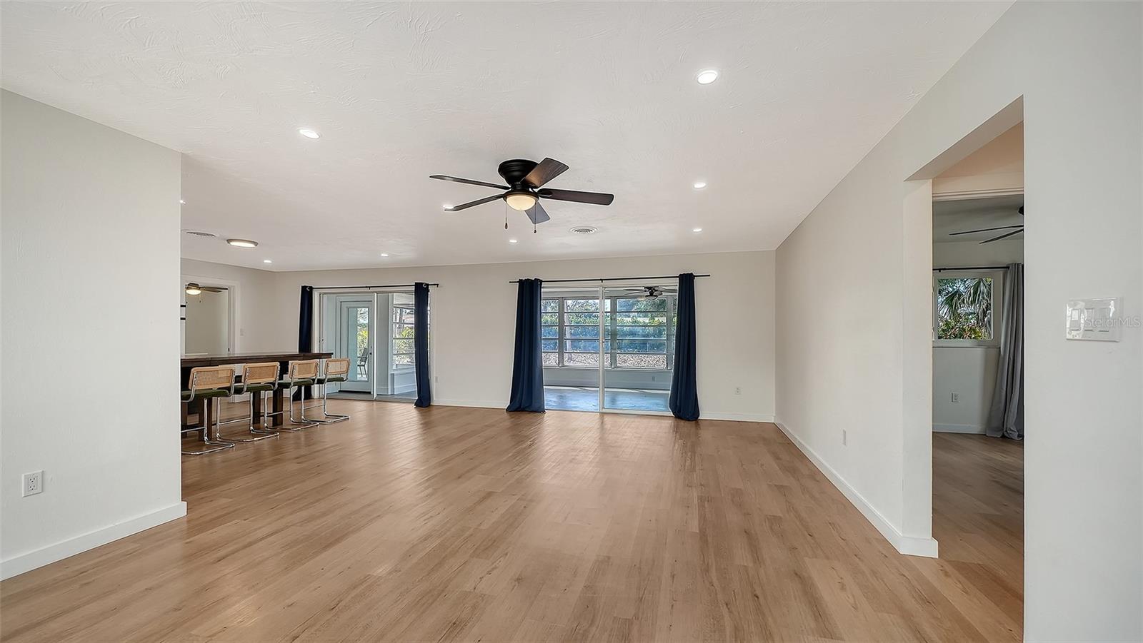 SORRENTO SHORES - Residential