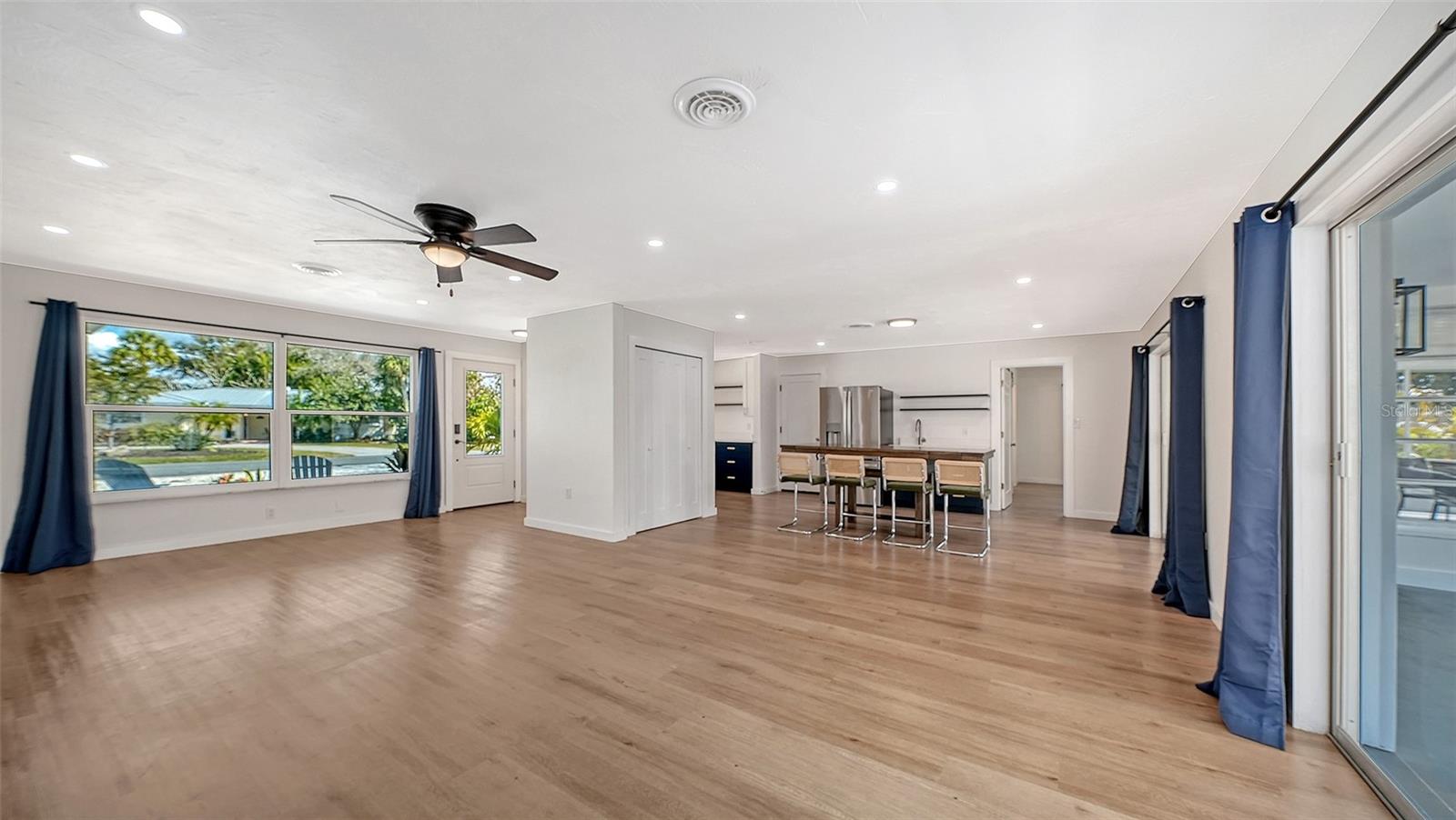 SORRENTO SHORES - Residential