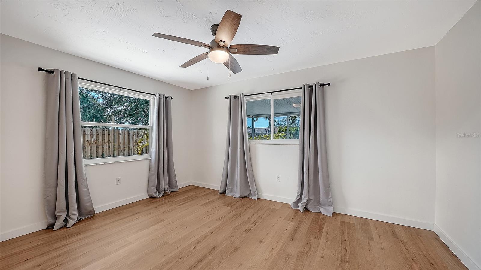 SORRENTO SHORES - Residential