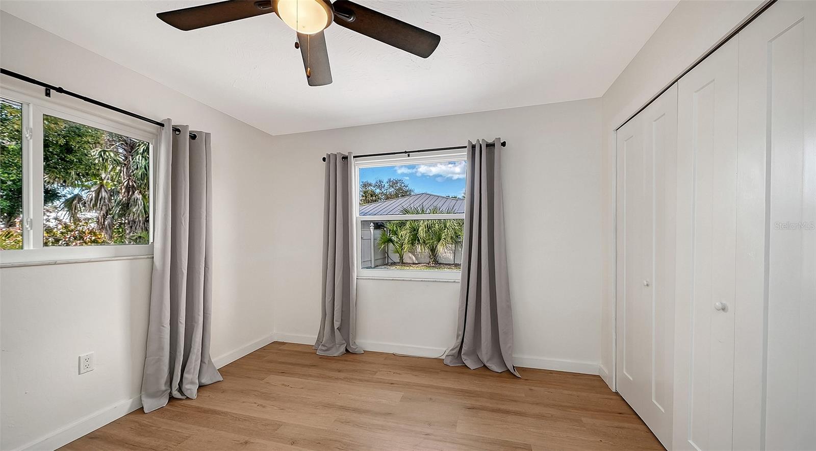 SORRENTO SHORES - Residential