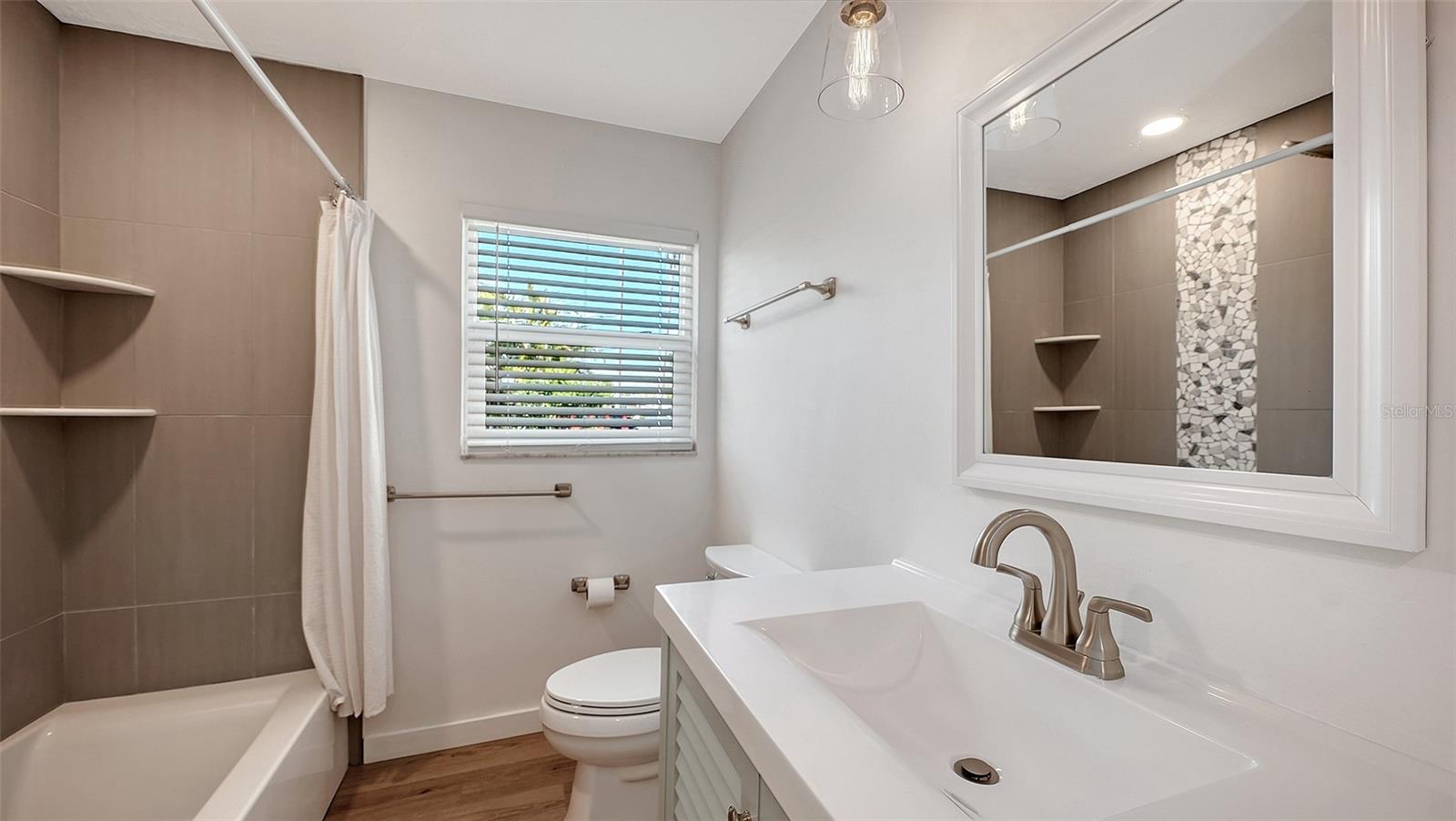 SORRENTO SHORES - Residential