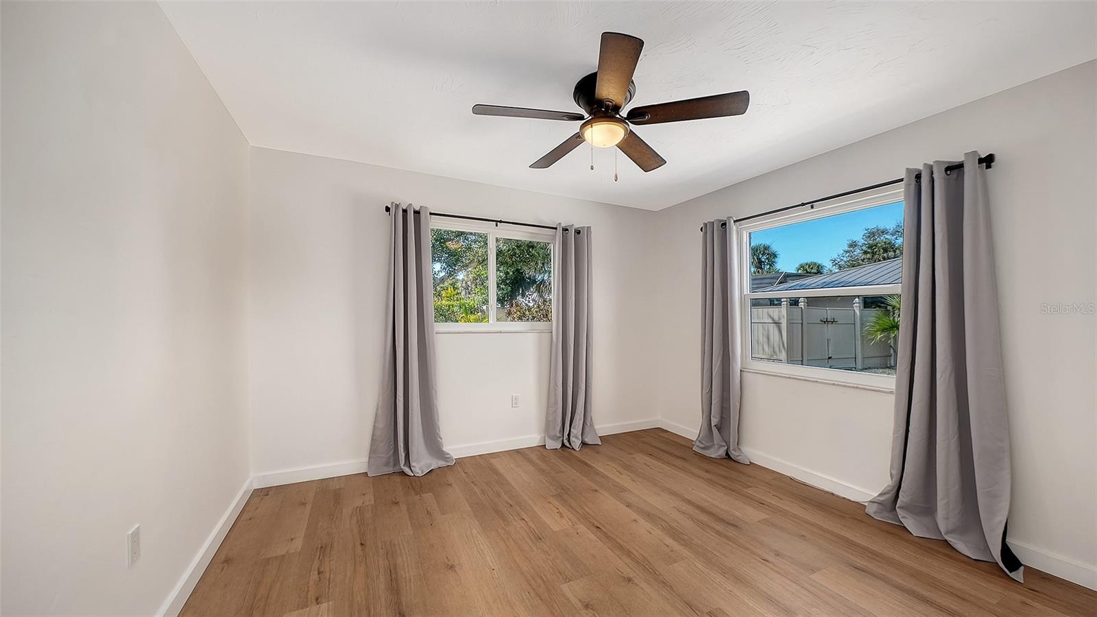 SORRENTO SHORES - Residential