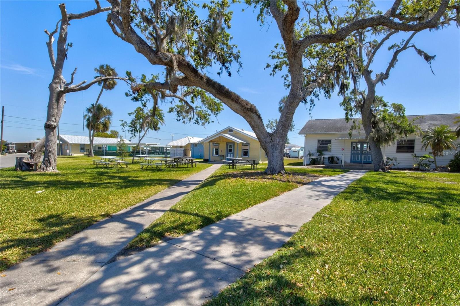 BRADEN CASTLE PARK - Residential