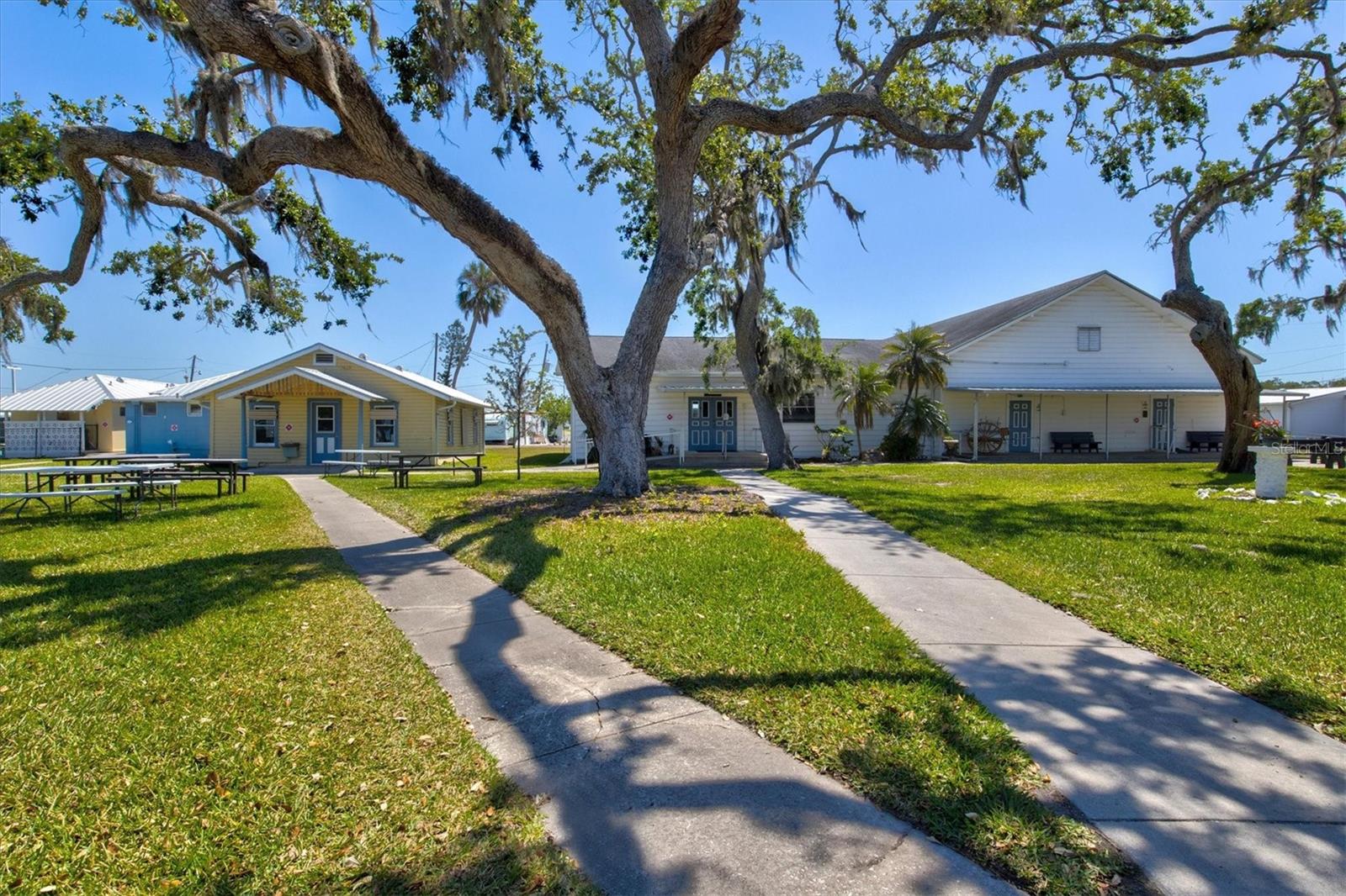 BRADEN CASTLE PARK - Residential