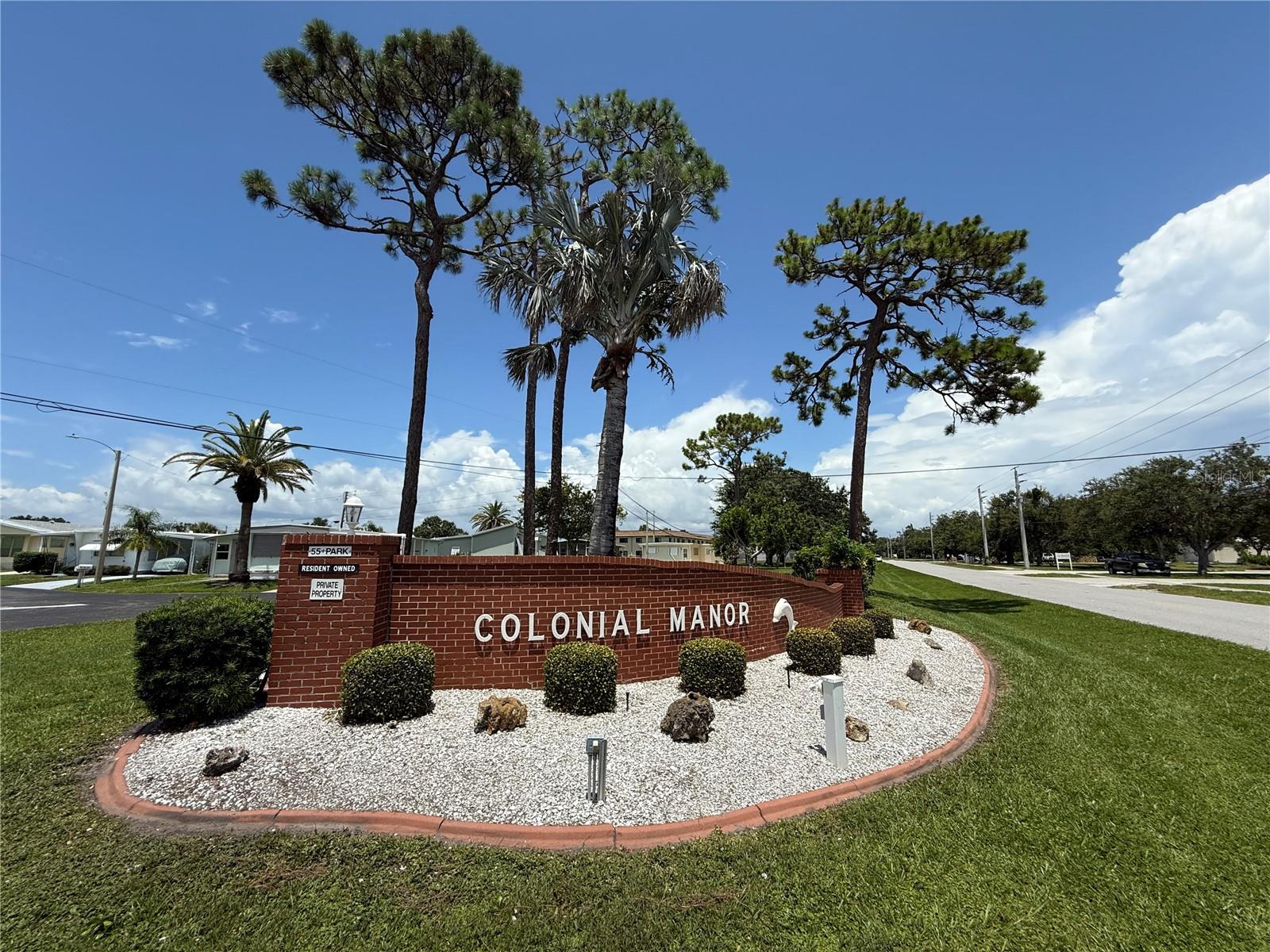 COLONIAL MANOR - Land