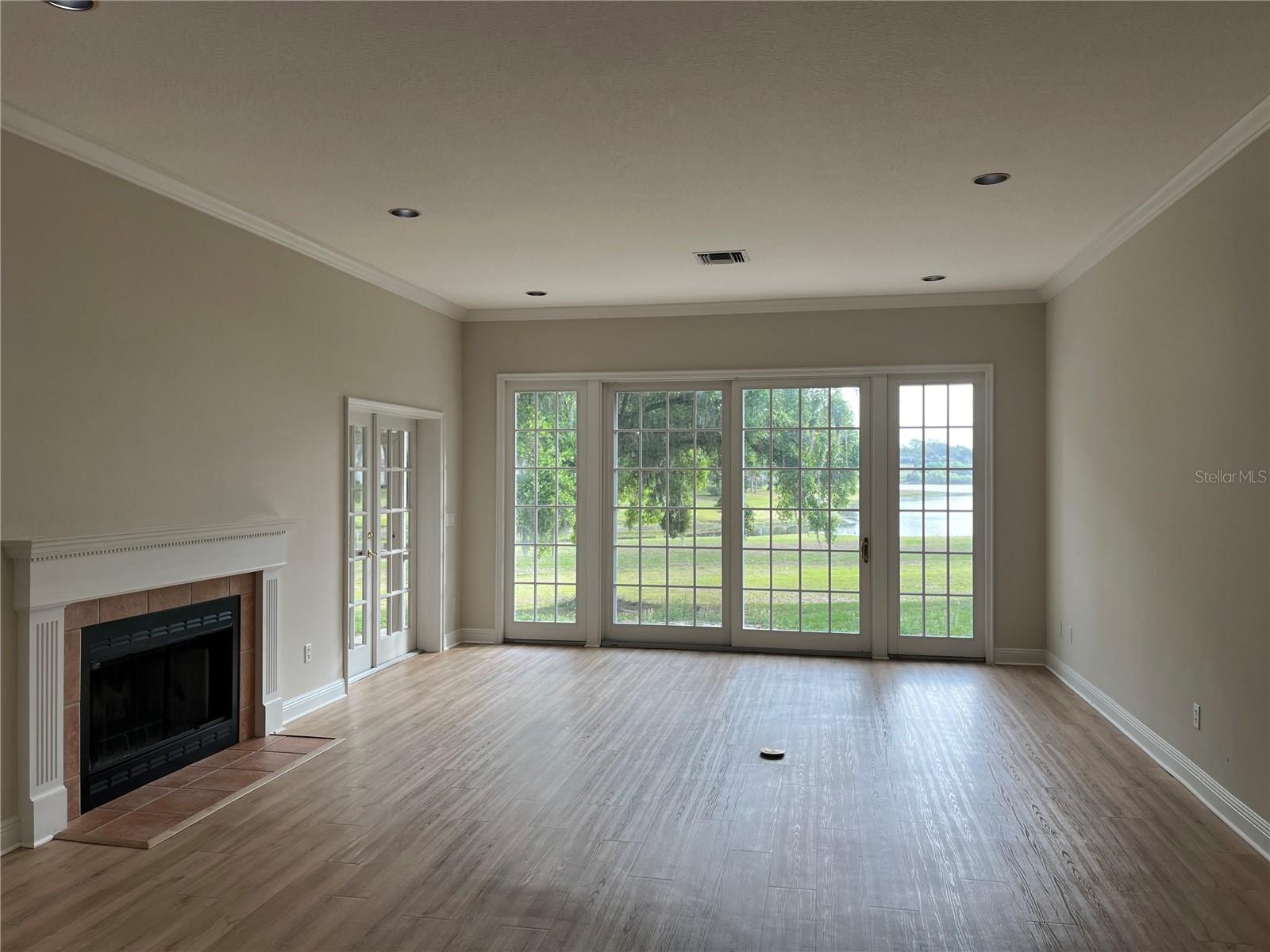 LEXINGTON CLUB - Residential Lease