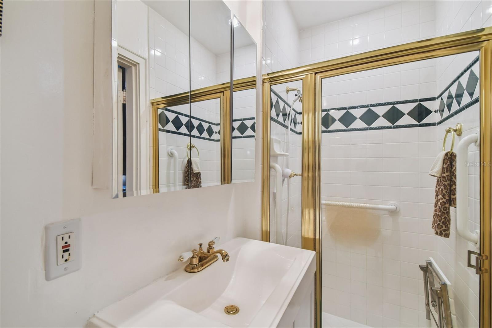 BAYSHORE PLACE - Residential