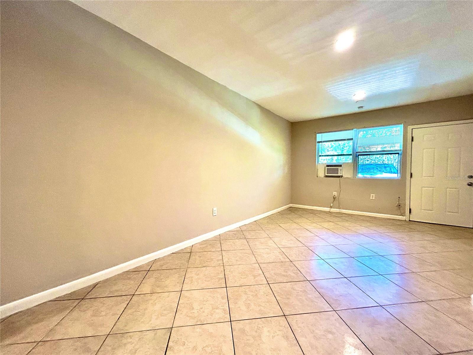 STARR LAKE FLR PROP/W J HOWEY LAN - Residential Lease