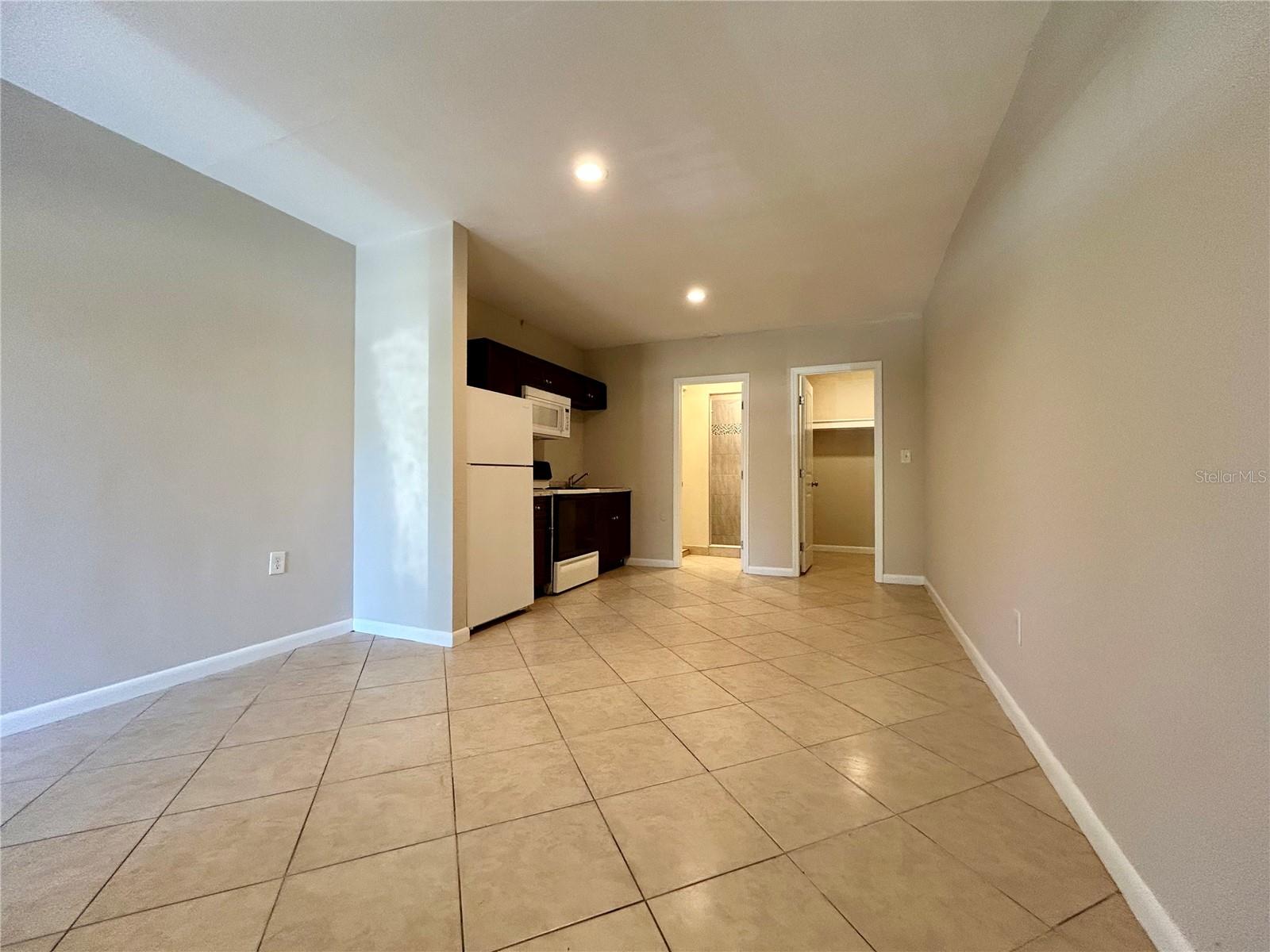 STARR LAKE FLR PROP/W J HOWEY LAN - Residential Lease