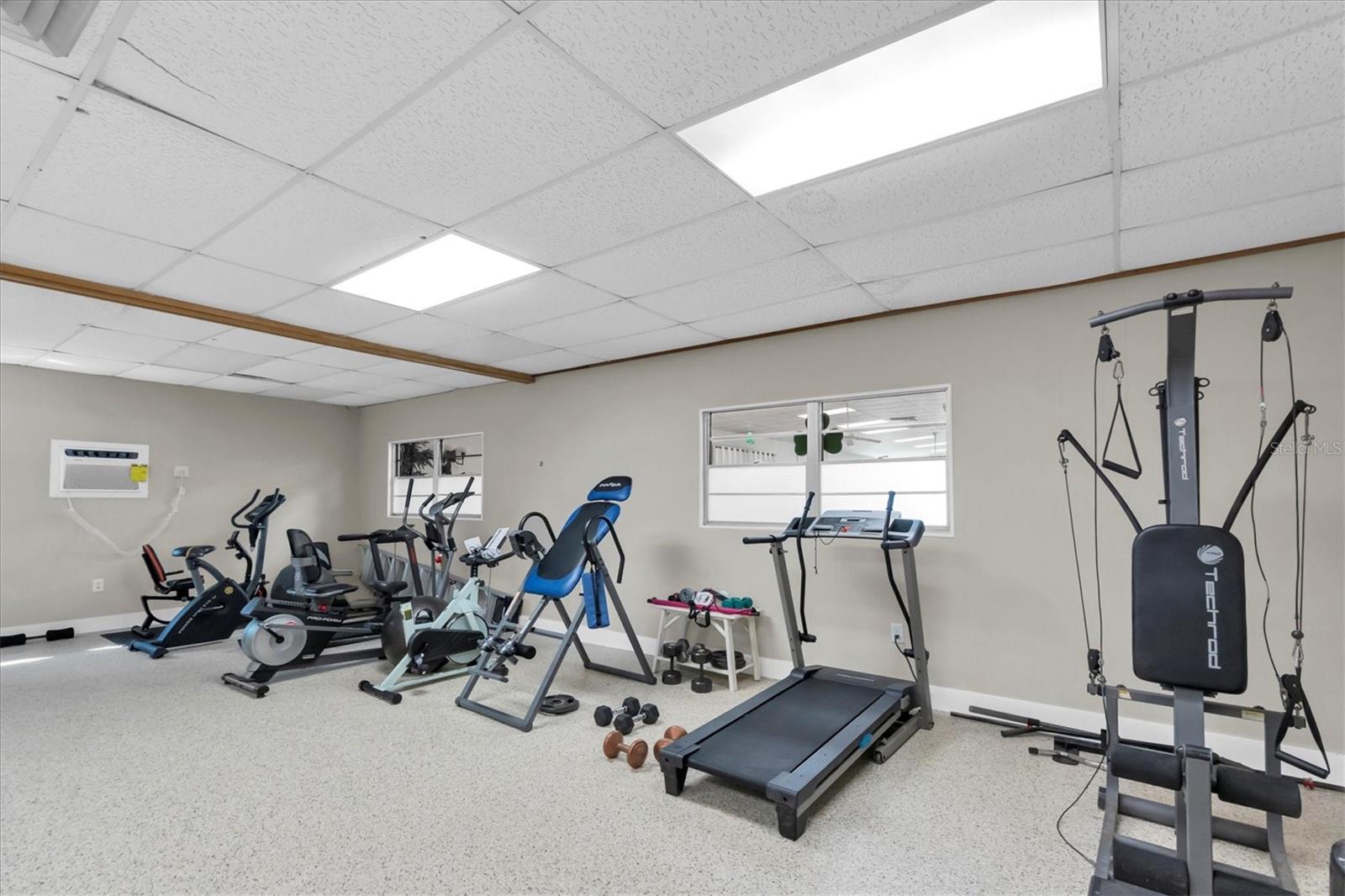 SHORE CREST BLDG - Residential