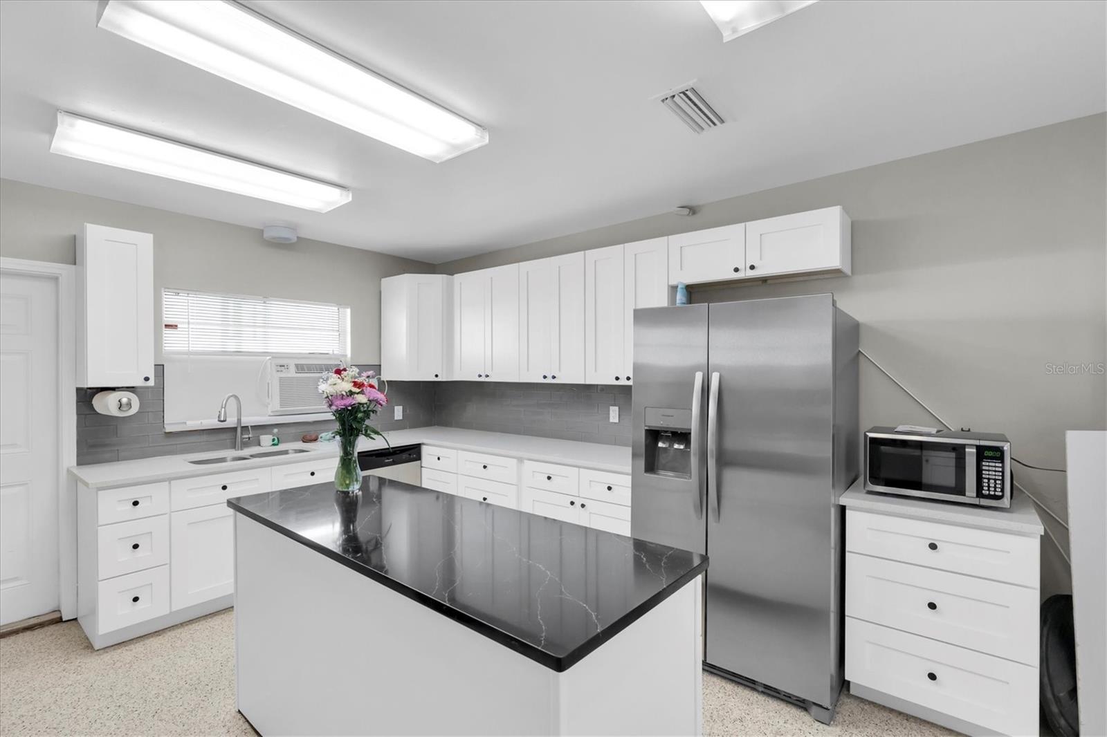 SHORE CREST BLDG - Residential