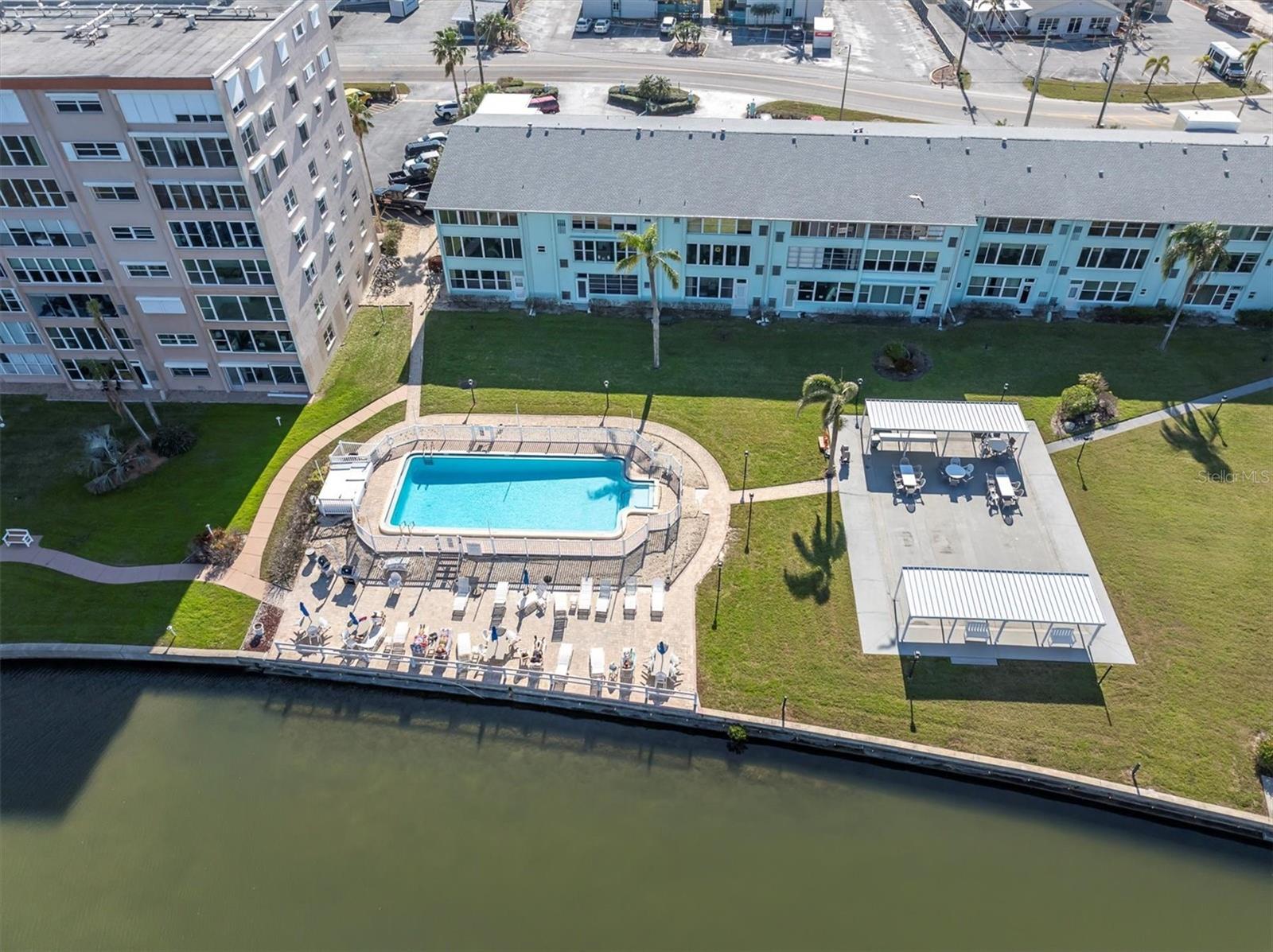 SHORE CREST BLDG - Residential