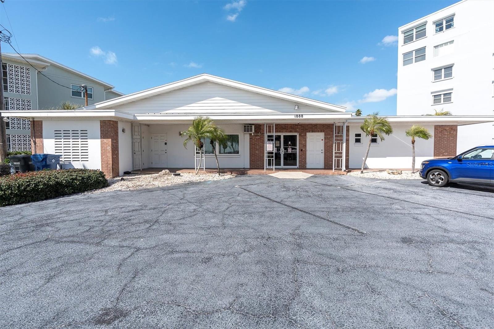 SHORE CREST BLDG - Residential