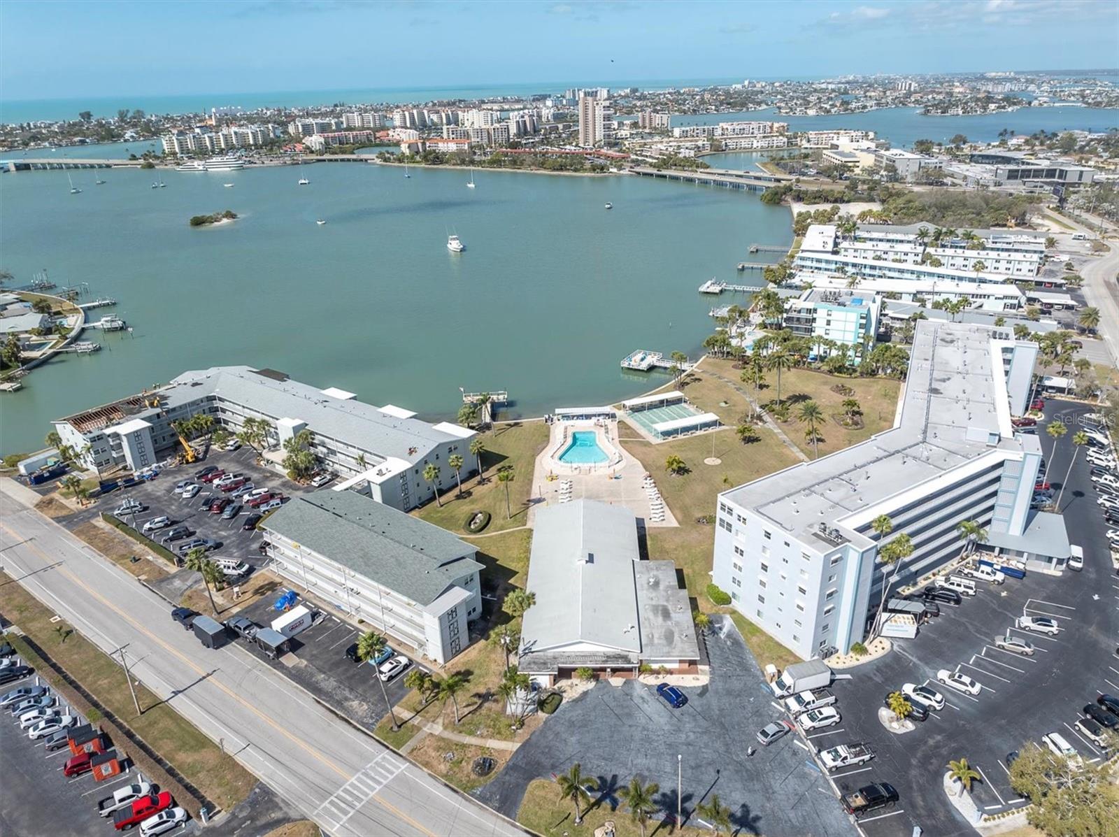 SHORE CREST BLDG - Residential