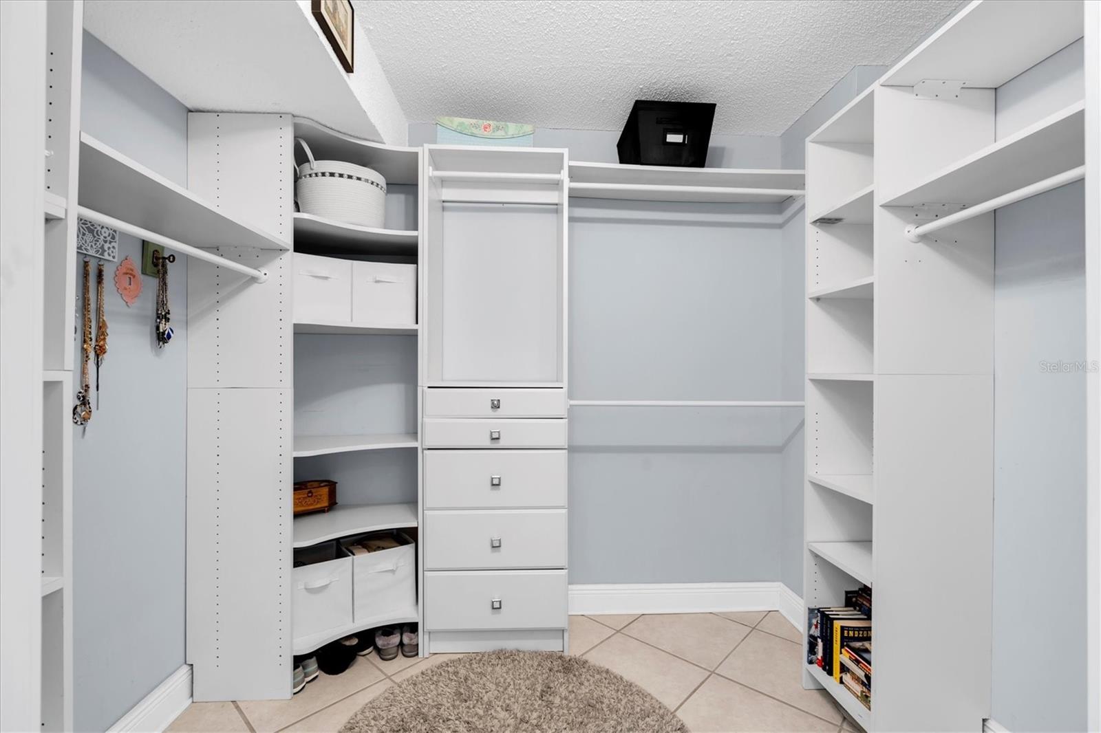 SHORE CREST BLDG - Residential