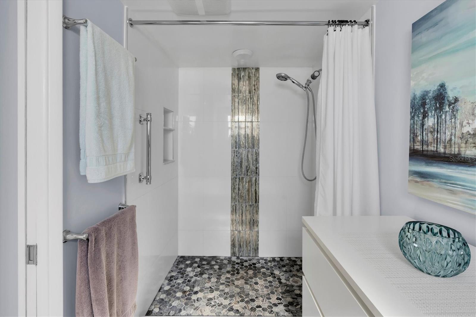 SHORE CREST BLDG - Residential