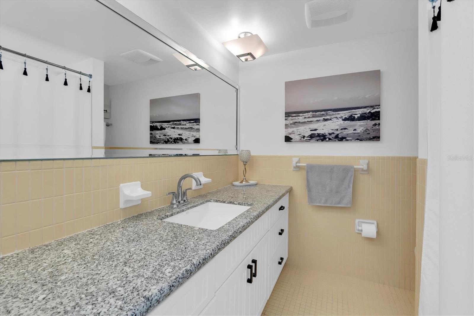 SHORE CREST BLDG - Residential