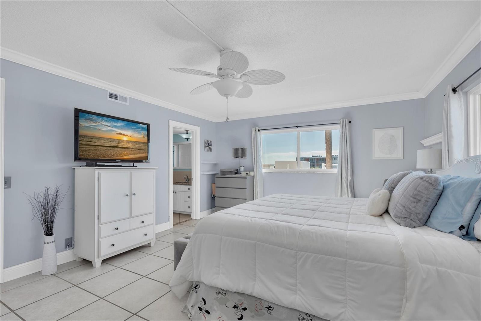 SHORE CREST BLDG - Residential