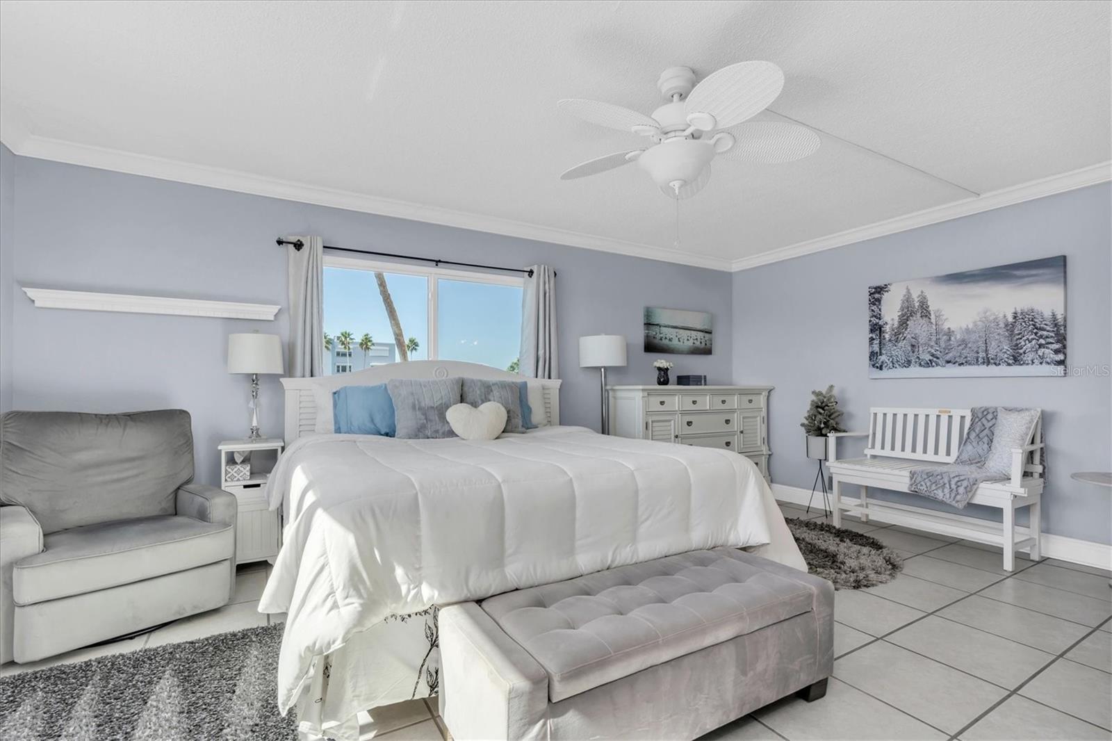 SHORE CREST BLDG - Residential