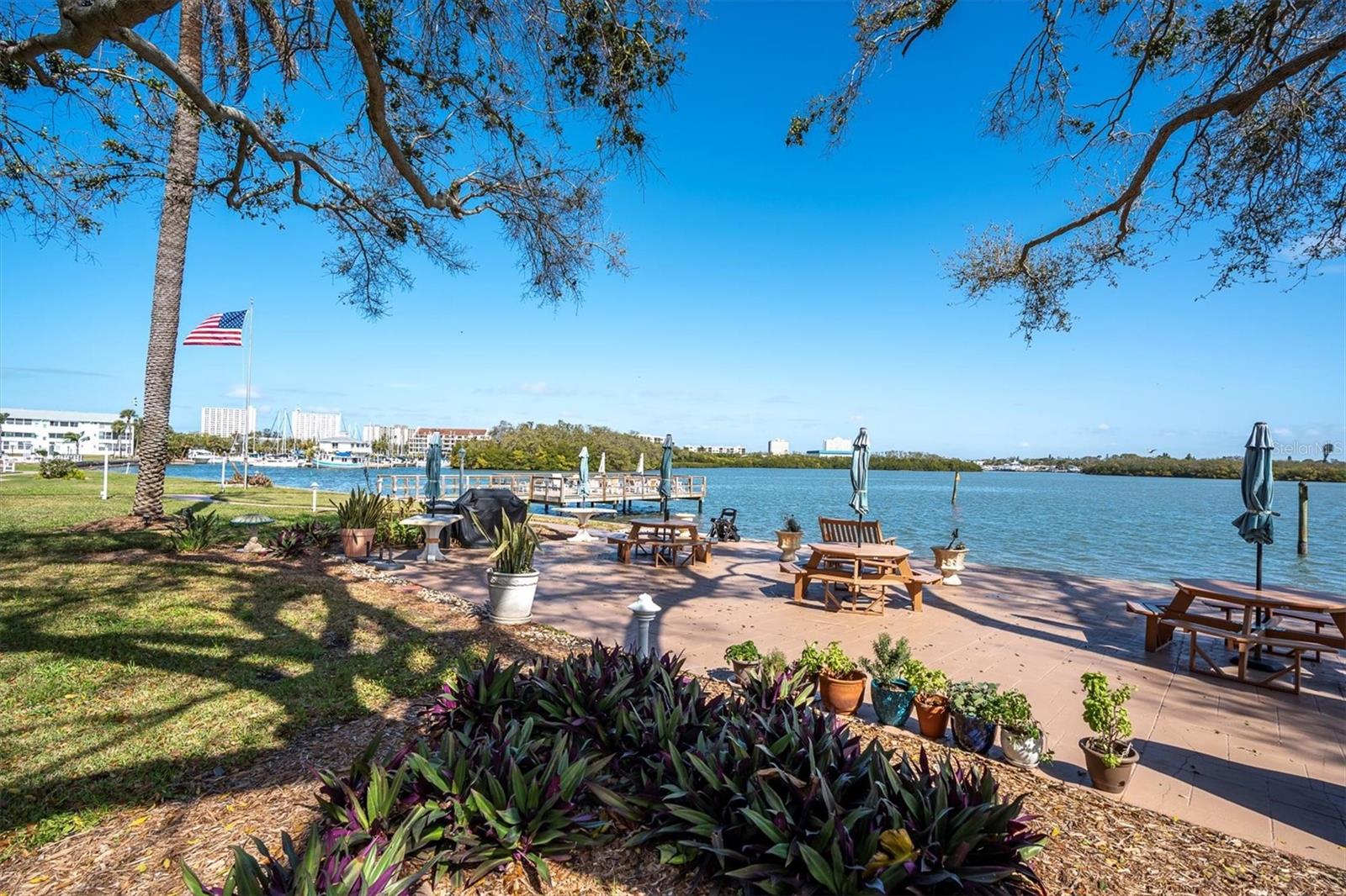 SHORE CREST BLDG - Residential