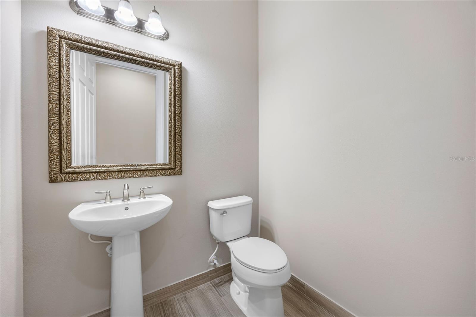 VALENCIA LAKES TR I - Residential