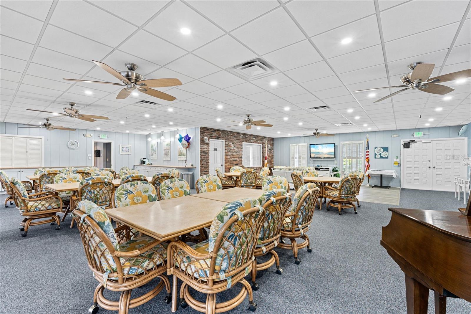 GLEN OAKS RIDGE VILLAS 1 - Residential