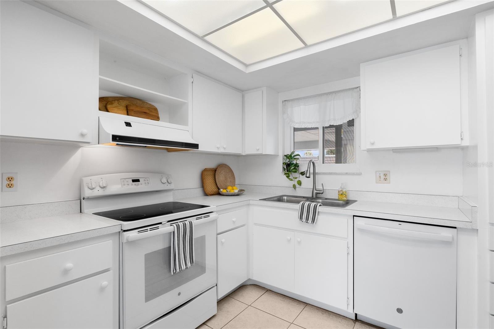 GLEN OAKS RIDGE VILLAS 1 - Residential