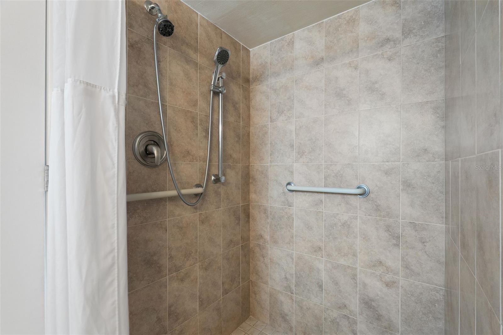 GLEN OAKS RIDGE VILLAS 1 - Residential