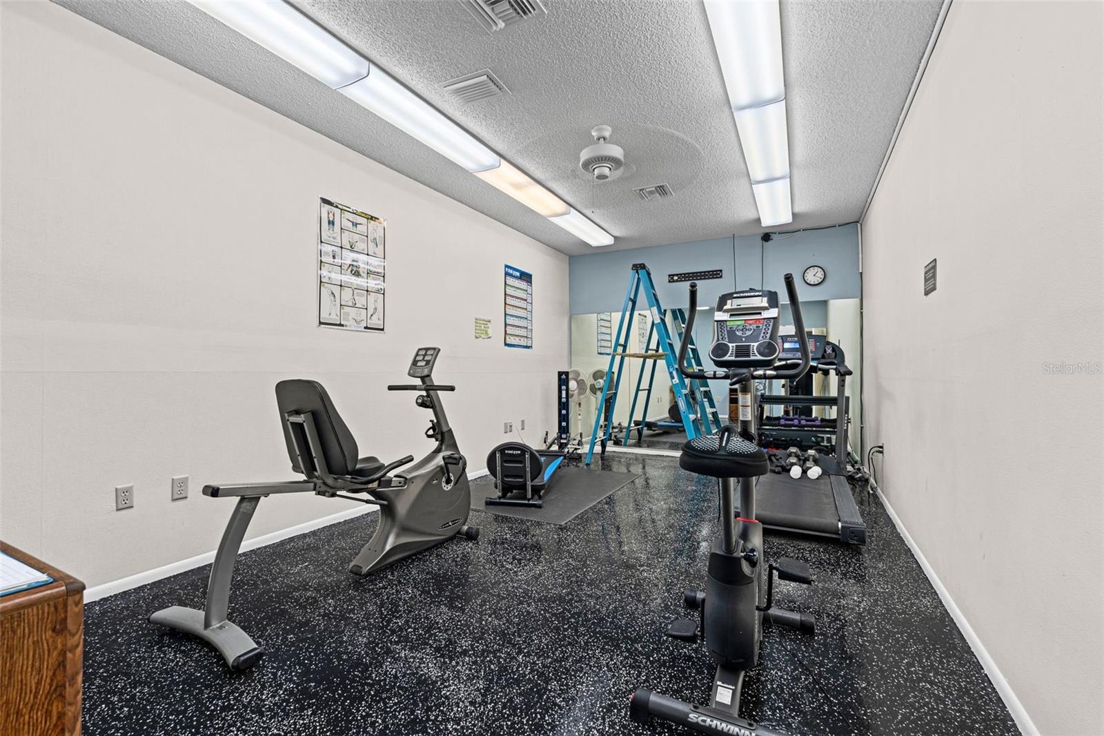 GLEN OAKS RIDGE VILLAS 1 - Residential